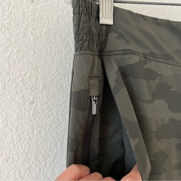 Athleta Brooklyn Textured Lined Lux Jogger Olive Camo Athleisure Gorpcore Size 8 - Picture 7 of 16